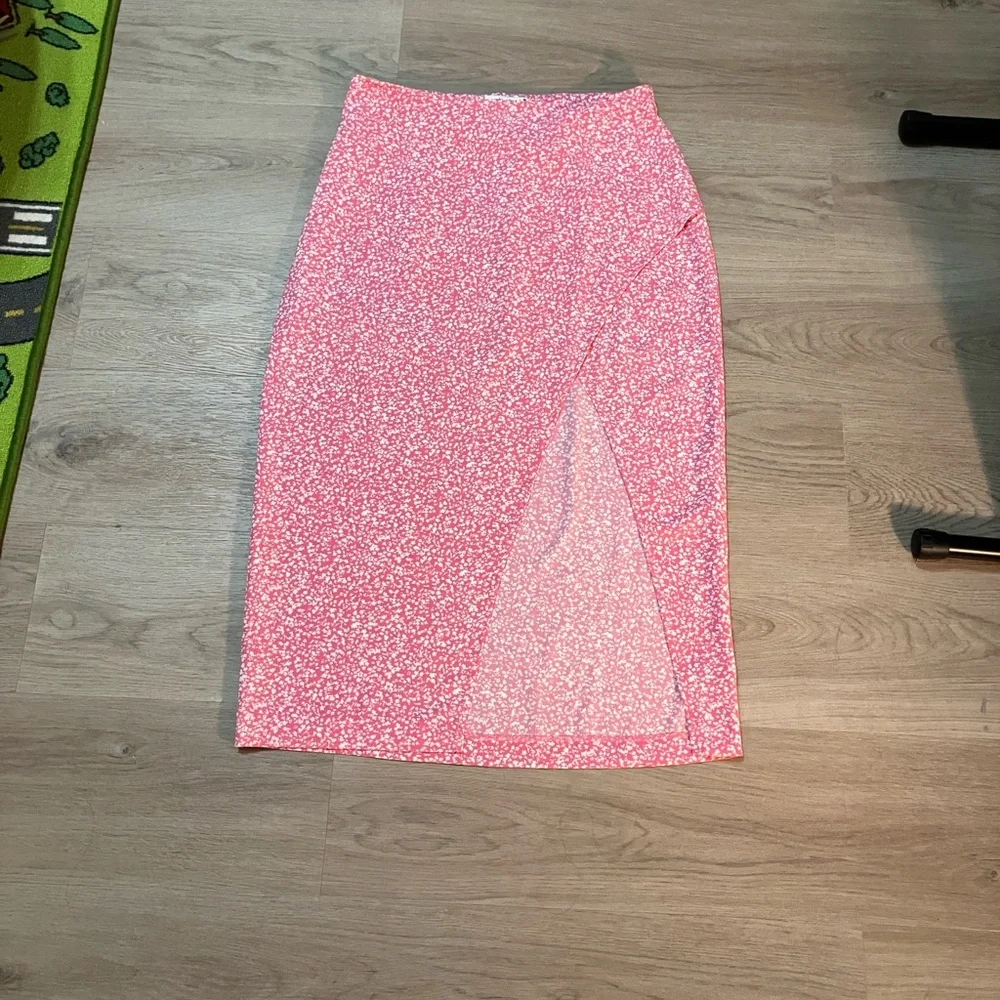 Abercrombie & Fitch Pink Women's Skirt - Picture 2 of 5